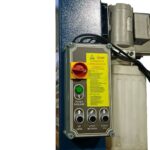 Podnośnik czterokolumnowy 5500KG 400V pod geometrię + Zlewarko-wysysarka 90L MELL PRO