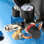 Mały kompresor L 6-105 8 bar + zestaw z pistoletem do przedmuchu i wężem pneumatycznym Airpress