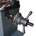 Wyważarka do kół automatyczna Robusto SW-230 – precyzyjne wyważanie z laserem i ramieniem pomiarowym