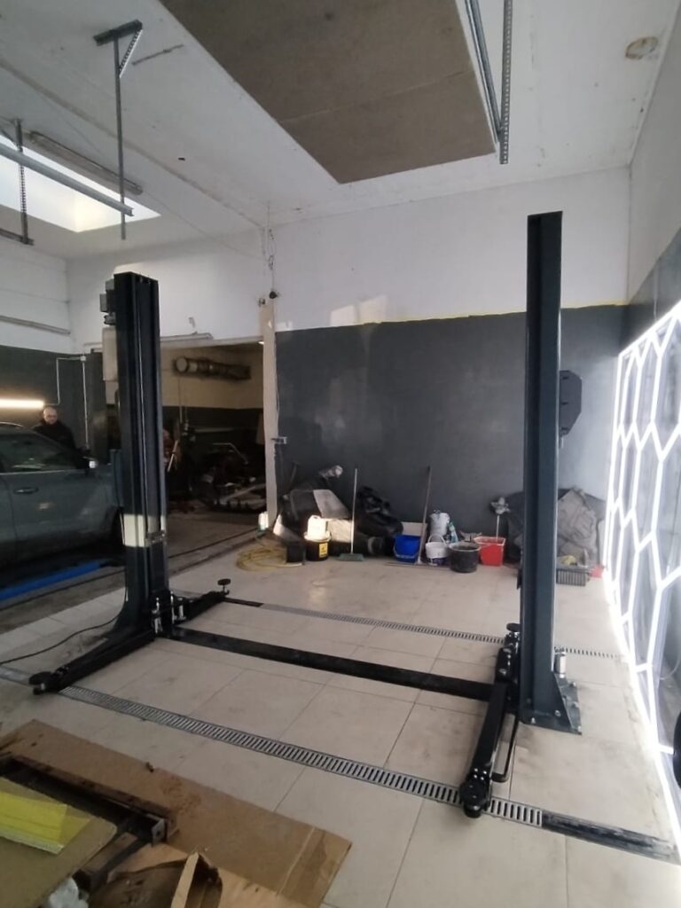 Może być zdjęciem przedstawiającym oświetlenie